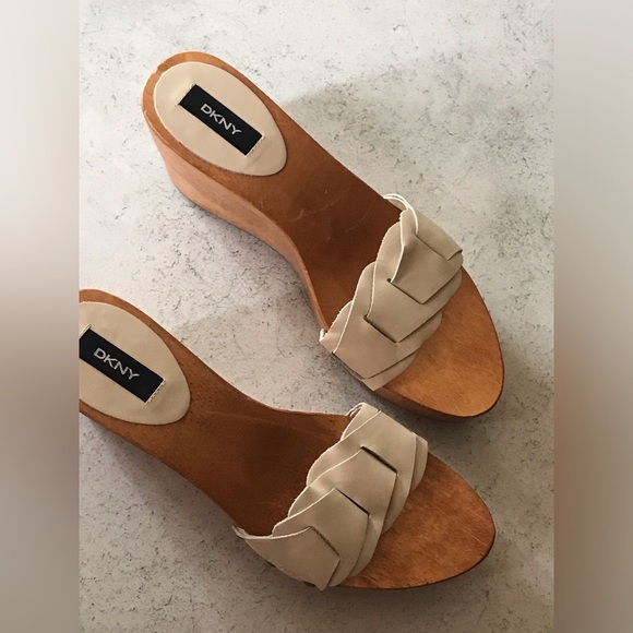 NWOT DKNY Ivory Leather Upper Wooden Platform Sandal Size 8.5 - Picture 15 of 15